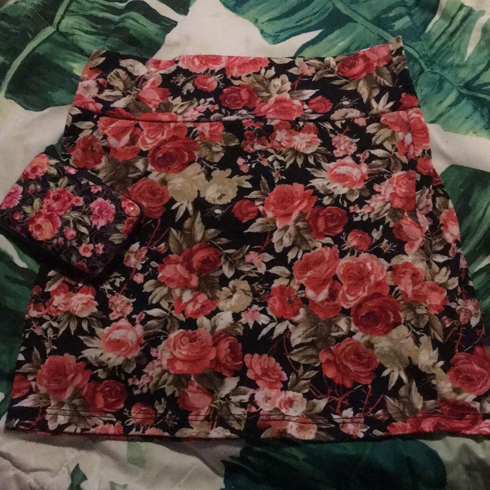 EUC Bodycon mini skirt w/matching mini wallet